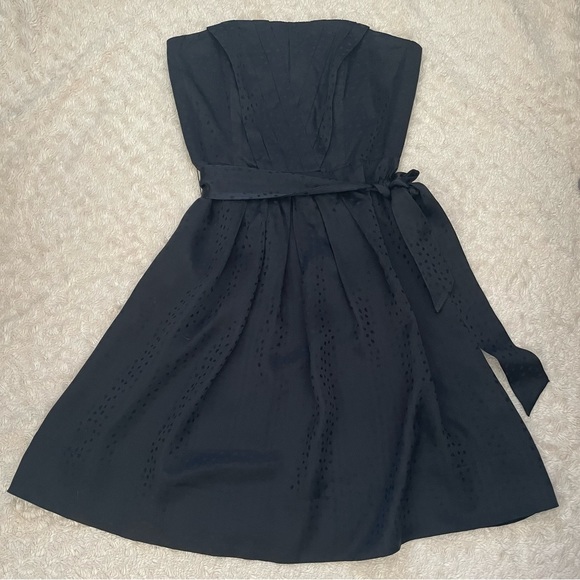 Beautiful Black Silk Strapless Dress by White House Black Market, Size 6 - Picture 4 of 8